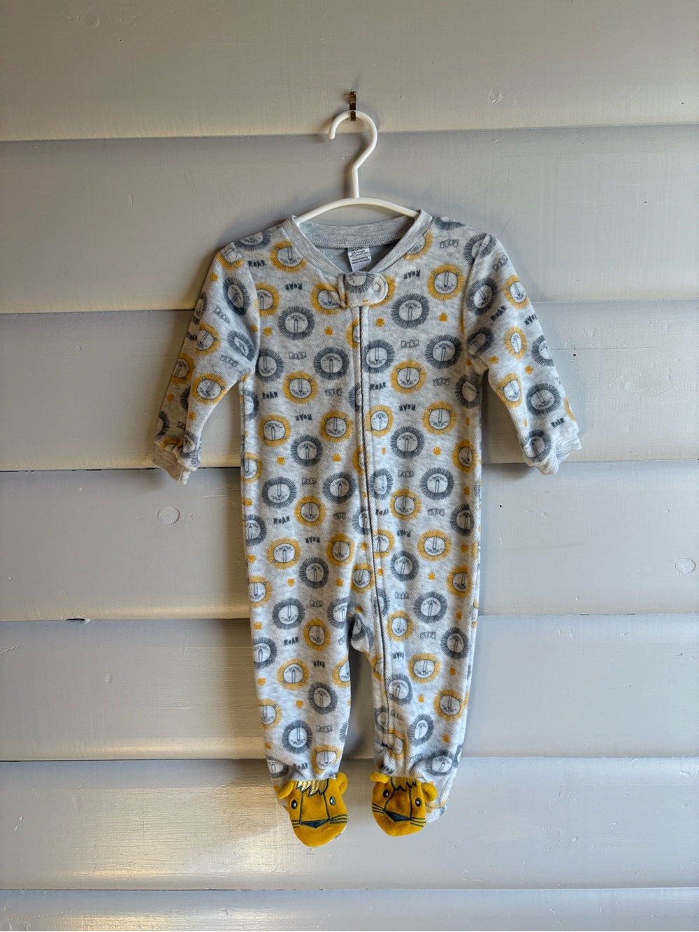 3/$25 Gray and Yellow Lion Print Footed One-Piece sleeper 6-9m kids baby